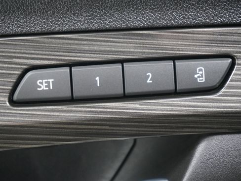 Used 2023 GMC Terrain SLT w/ Tech Package image 15