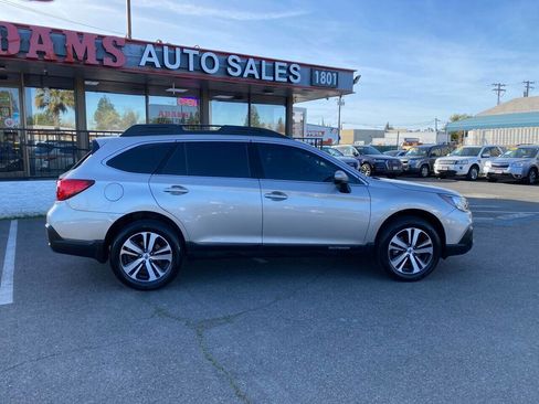 Used 2018 Subaru Outback 2.5i Limited image 2