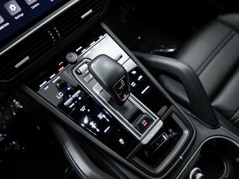 Certified 2023 Porsche Cayenne AWD/4WD image 27
