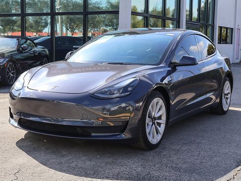 Used 2023 Tesla Model 3 Standard Range image 8