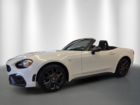 Used 2017 FIAT 124 Spider Abarth RWD image 3