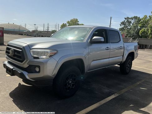 Used 2020 Toyota Tacoma SR5 RWD image 4