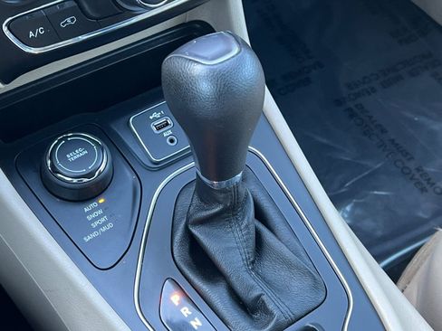 Used 2020 Jeep Cherokee Latitude image 17