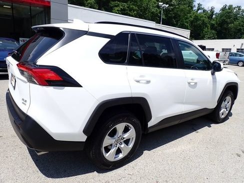 Certified 2021 Toyota RAV4 XLE w/ Convenience Package AWD/4WD image 4