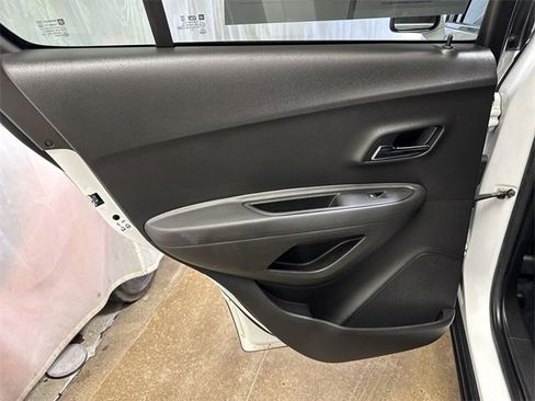 Used 2020 Chevrolet Trax LT w/ LT Convenience Package image 22