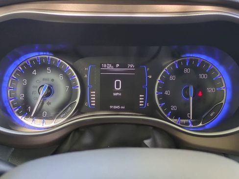 Used 2020 Chrysler Voyager Lxi FWD image 33