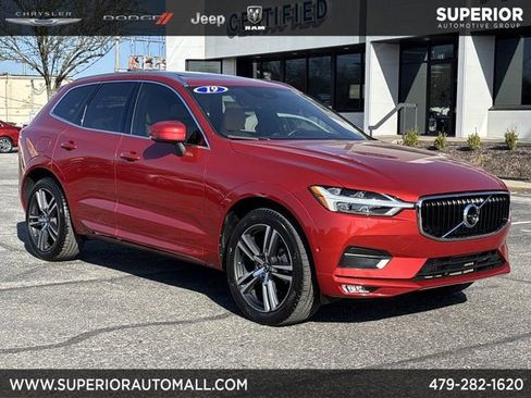 Used 2019 Volvo XC60 T5 Momentum w/ Multimedia Package image 1
