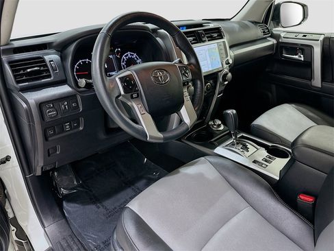 Used 2022 Toyota 4Runner SR5 Premium image 9
