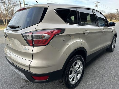 Used 2017 Ford Escape SE image 5