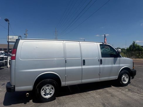 Used 2017 Chevrolet Express 2500 RWD image 5