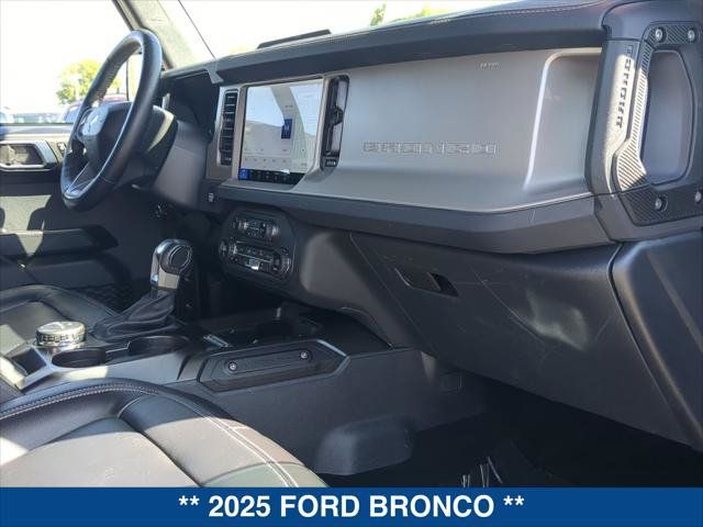 Used 2025 Ford Bronco Outer Banks AWD/4WD image 23