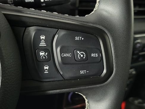 Used 2025 Jeep Wrangler Unlimited Rubicon w/ Convenience Group AWD/4WD image 23