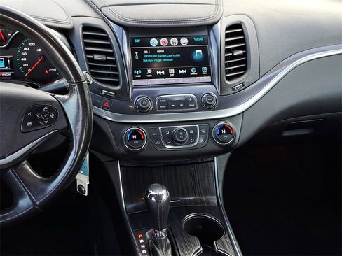 Used 2017 Chevrolet Impala LT image 23