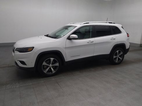 Used 2019 Jeep Cherokee Limited w/ Technology Group FWD image 2