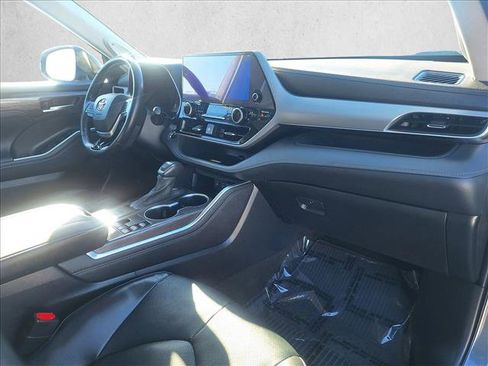 Used 2023 Toyota Highlander Platinum image 20