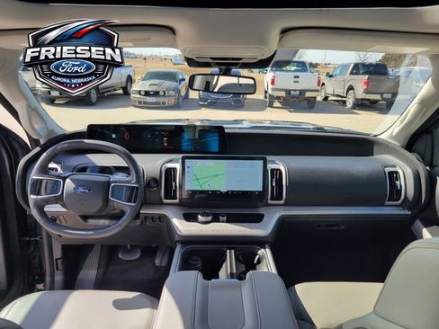 Used 2025 Ford Expedition Active image 18