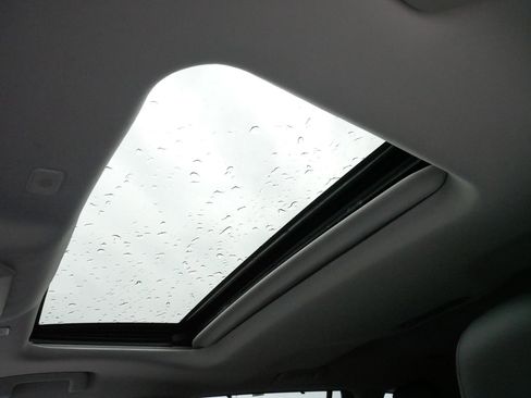 Certified 2024 Toyota Highlander XLE image 33