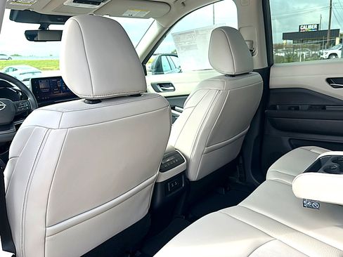 New 2026 Nissan Pathfinder SL FWD image 14