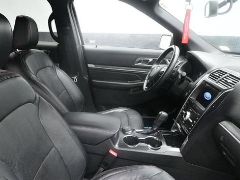Used 2019 Ford Explorer Sport w/ Equipment Group 401A AWD/4WD image 12