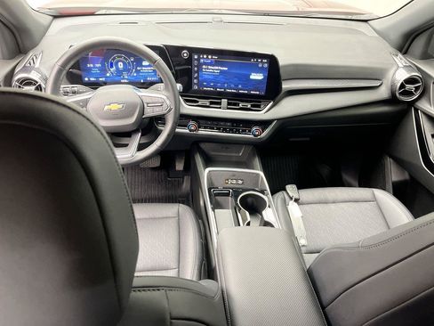 Certified 2025 Chevrolet Equinox LT w/ Convenience Package II AWD/4WD image 4