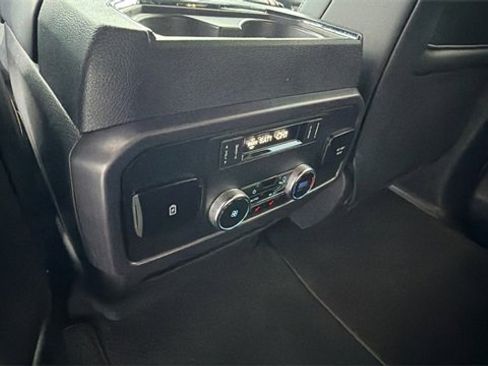Used 2024 Ford Expedition Platinum image 17