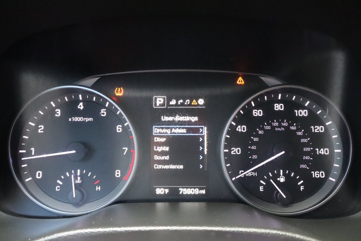 Used 2017 Hyundai Elantra Limited w/ Limited Tech Package 04 FWD image 34