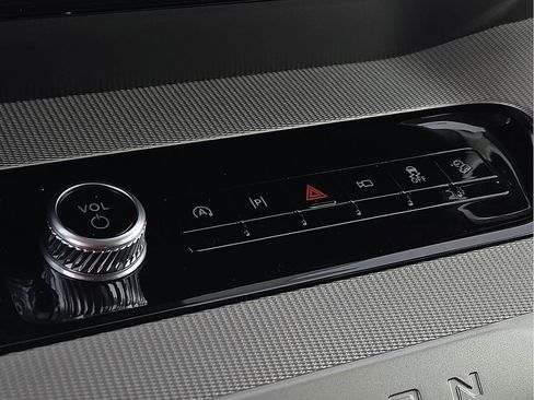 Used 2025 Ford Expedition Active image 16