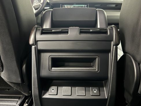 Used 2023 Land Rover Defender 110 S image 39