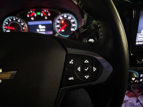 Used 2021 Chevrolet Traverse LT image 18