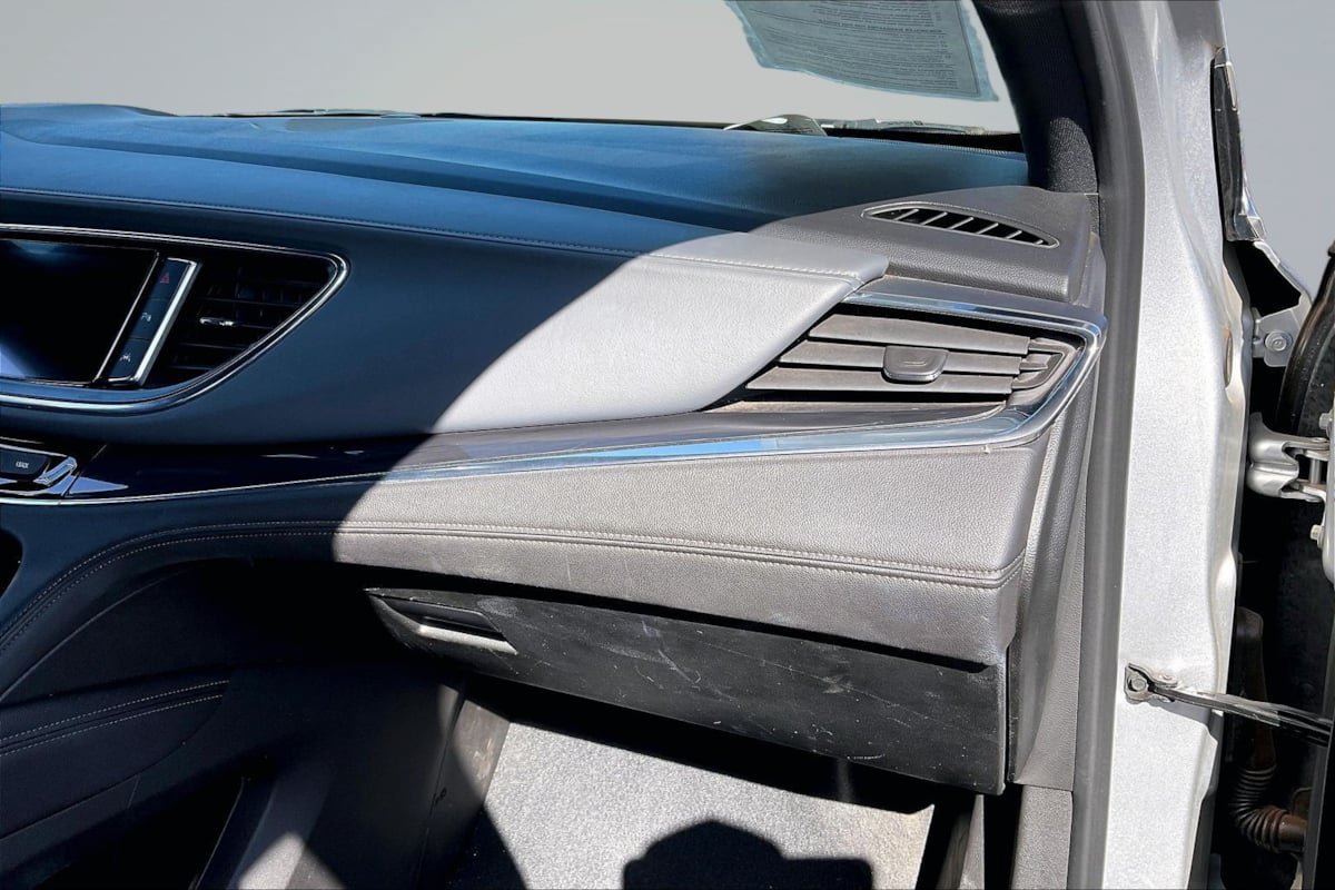 Used 2022 Buick Enclave Premium FWD image 17