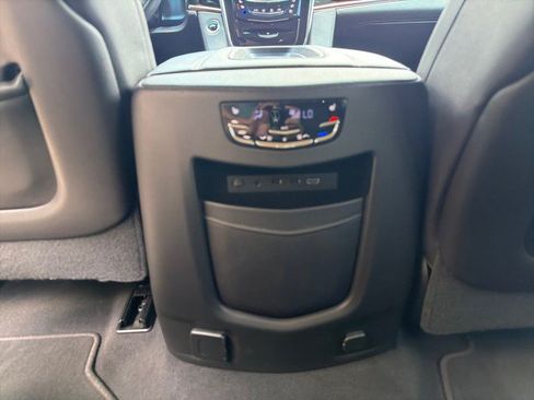 Used 2019 Cadillac Escalade Premium Luxury RWD image 31
