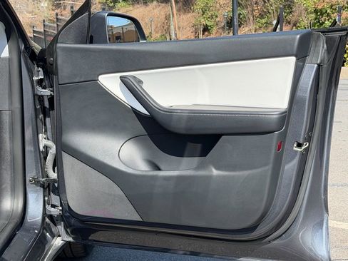 Used 2022 Tesla Model Y Performance image 36