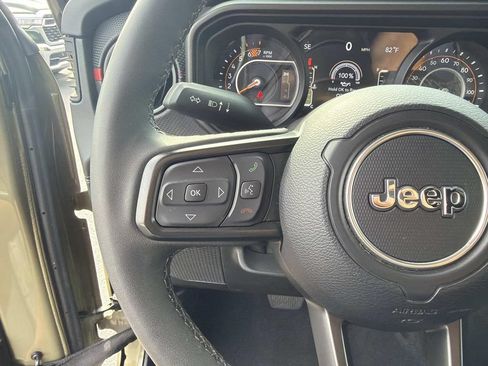 Used 2026 Jeep Wrangler Unlimited Rubicon AWD/4WD image 24