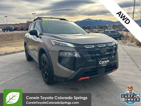 Used 2025 Nissan Rogue SV image 1