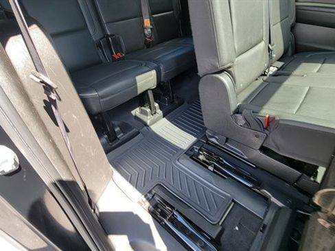 Used 2023 GMC Yukon XL SLT AWD/4WD image 50