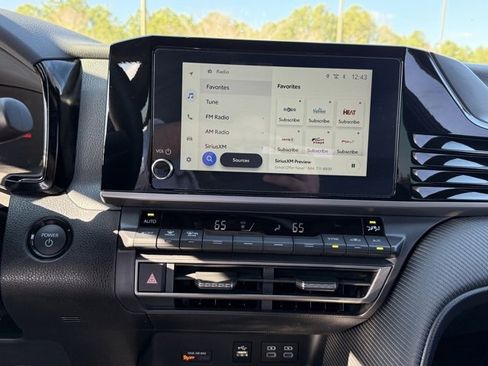 Used 2025 Toyota Camry SE image 23