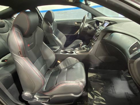 Used 2015 Hyundai Genesis 3.8 RWD image 16