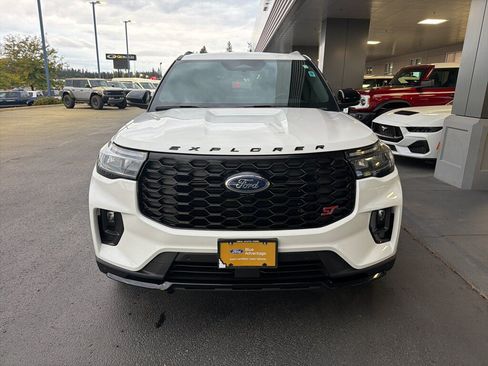 Used 2025 Ford Explorer ST AWD/4WD image 2