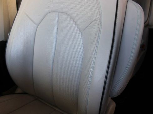 Used 2017 Chrysler Pacifica Platinum FWD image 24