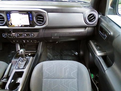 Used 2019 Toyota Tacoma TRD Sport w/ Technology Package AWD/4WD image 47