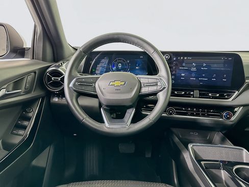 Used 2025 Chevrolet Equinox LT FWD image 17