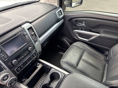 Used 2018 Nissan Titan PRO-4X w/ Pro-4x Convenience Package image 42