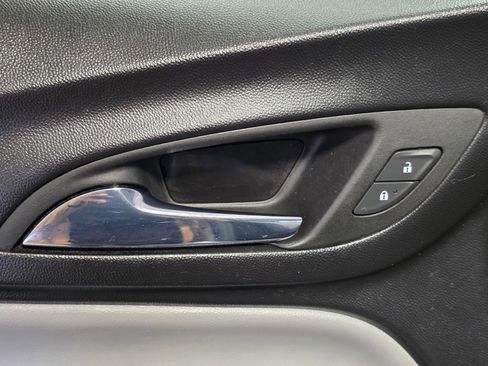 Used 2022 Chevrolet Equinox LS image 21