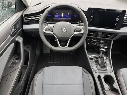 New 2026 Volkswagen Jetta SE image 10