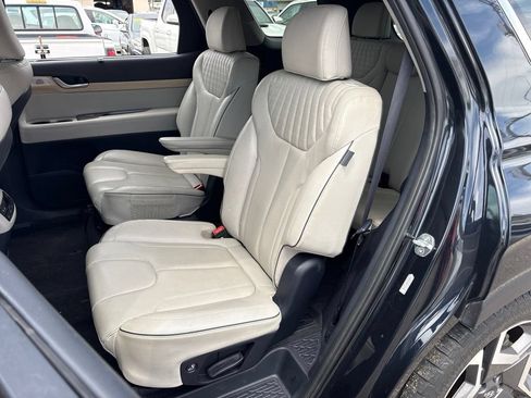 Used 2024 Hyundai Palisade Limited FWD image 11