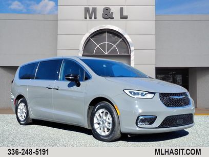 Certified 2025 Chrysler Pacifica Select