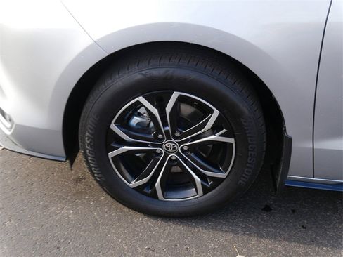 Used 2025 Toyota Sienna Platinum image 8