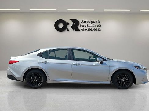 Used 2025 Toyota Camry LE image 6