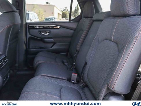 Used 2025 Honda Pilot Sport image 14