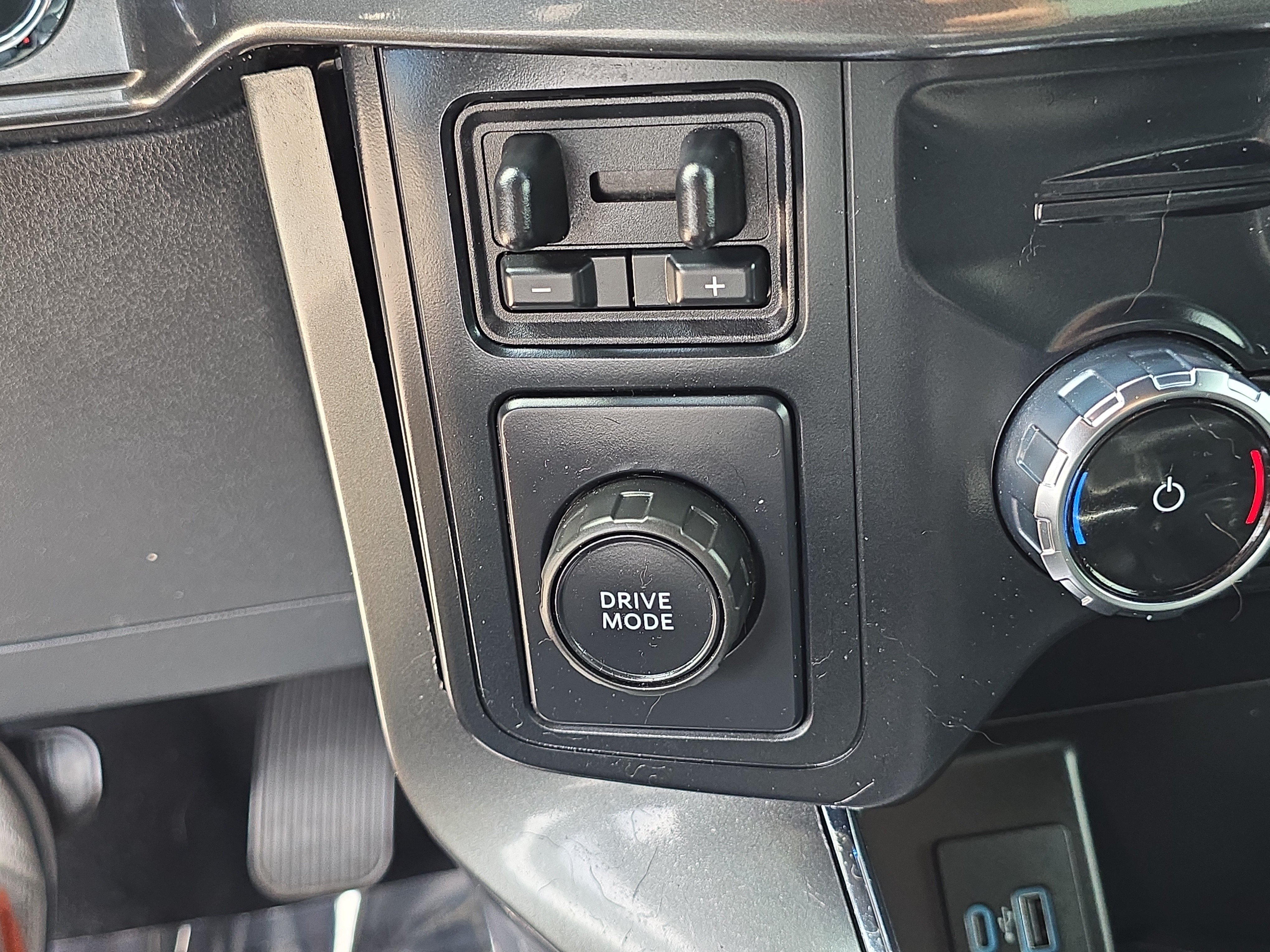 Used 2023 Ford F150 XLT w/ Equipment Group 302A High RWD image 25